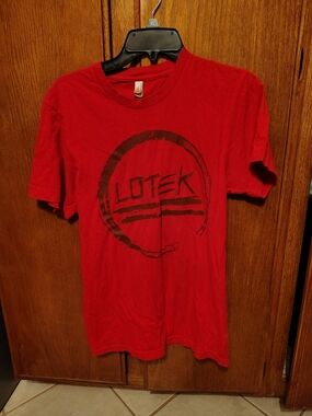 Men's American Standard Red "Lotek" Graphic Tee Size Small Preowned